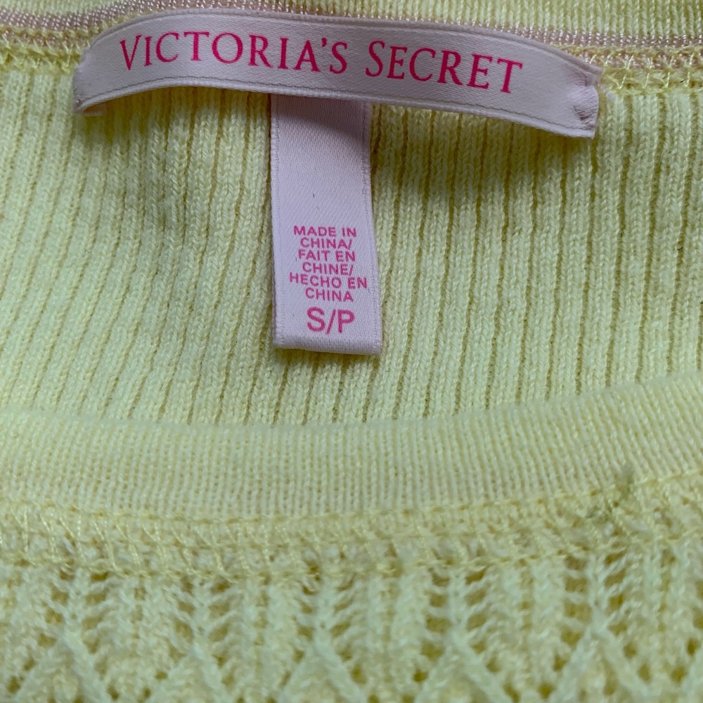 NWOT Victoria’s Secret Light Weight Sweater